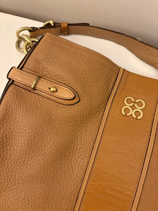 Coach Colette Tan Leather Shoulder Bag with Patent Center Stripe & Gold Hardware - Picture 4 of 12